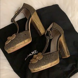 Auth Chanel Latice Camellia Heels in Black & Gold